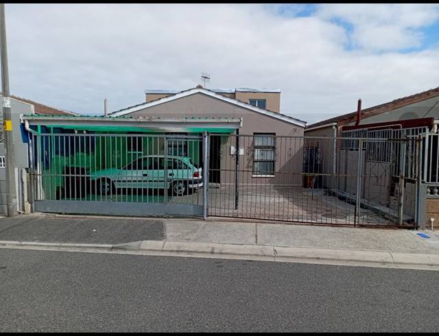 5 BEDROOM HOUSE FOR SALE IN PORTLANDS